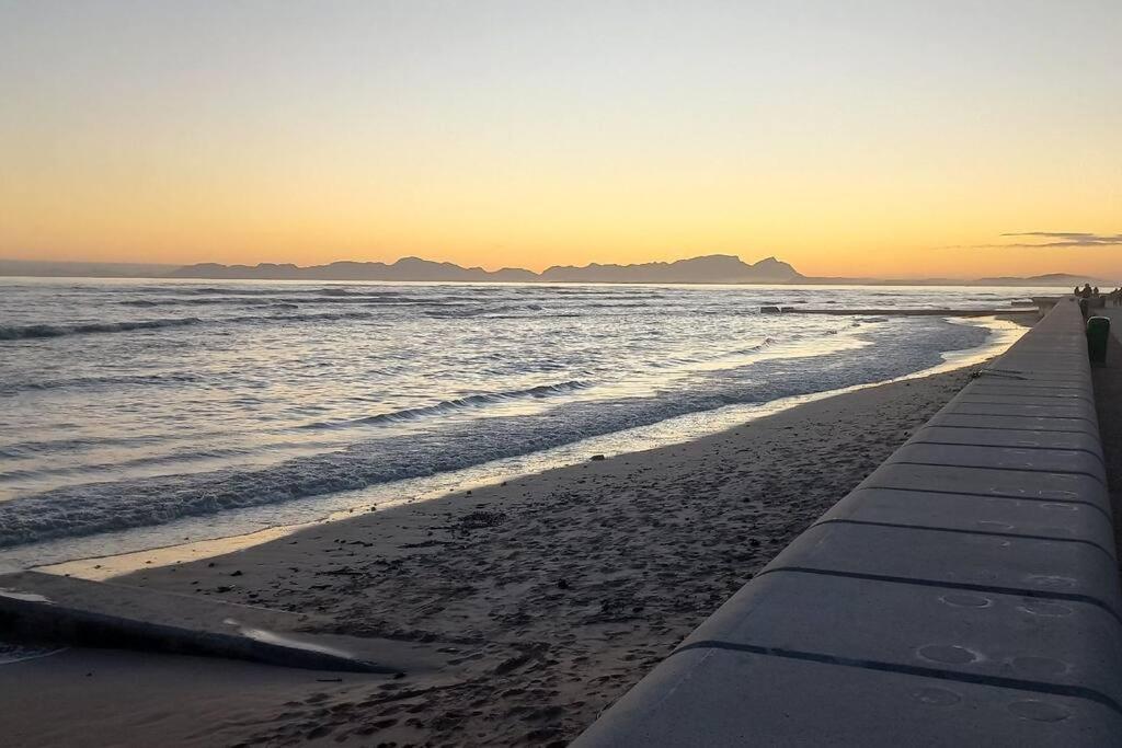 Gracias Grasso, Strand, Cape Town, South Africa. Apartment