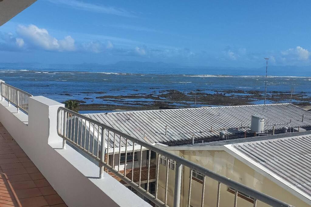 Apartment Gracias Grasso, Strand, Cape Town, South Africa. *