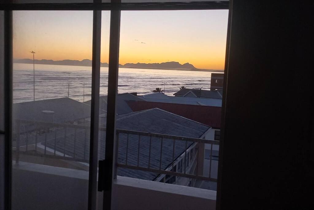 Apartment Gracias Grasso, Strand, Cape Town, South Africa. *